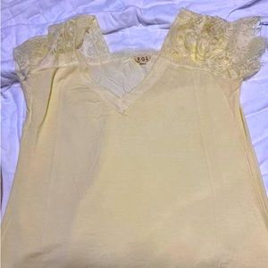 POL lace trim v neck tee size medium